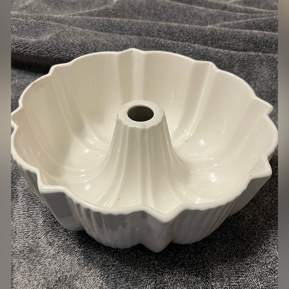 California pottery Other - COPY - Vintage California USA Pottery #59 White Bundt Cake Pan